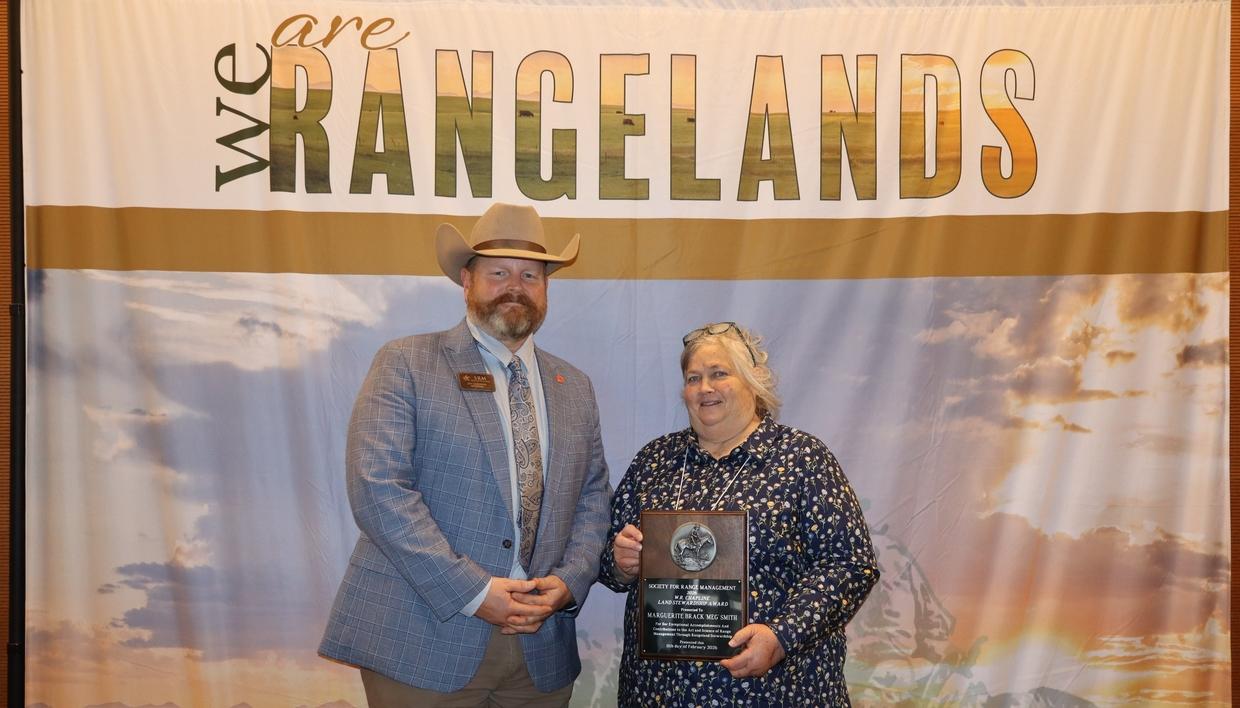 2025 SRM President Jeff Goodwin presents Meg Smith with his honor award at the Annual Meeting in Monterey, California. 